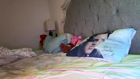 Snapshot of x_dreamgirl_x chatting on 9, 3, 2025 Mariah  online show from 9, 3, 2025
