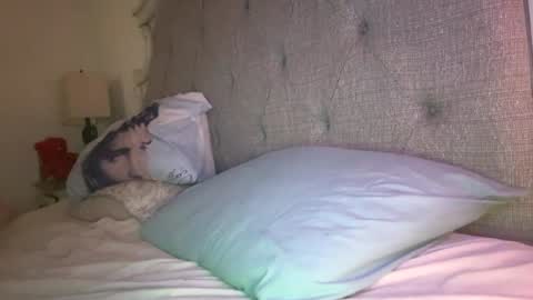 Snapshot of x_dreamgirl_x chatting on 21, 9, 2025 Mariah  online show from 21, 9, 2025
