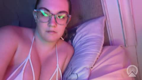 Snapshot of x_dreamgirl_x chatting on 27, 9, 2025 Mariah  online show from 27, 9, 2025