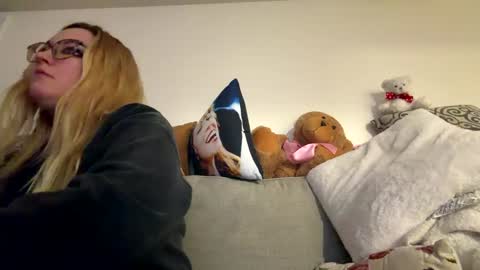 Snapshot of x_dreamgirl_x chatting on 8, 10, 2025 Mariah  online show from 8, 10, 2025