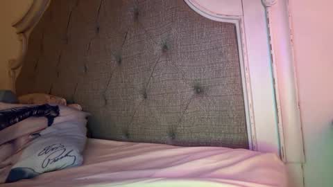 Snapshot of x_dreamgirl_x chatting on 9, 10, 2025 Mariah  online show from 9, 10, 2025