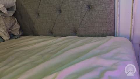 Snapshot of x_dreamgirl_x chatting on 18, 10, 2025 Mariah  online show from 18, 10, 2025