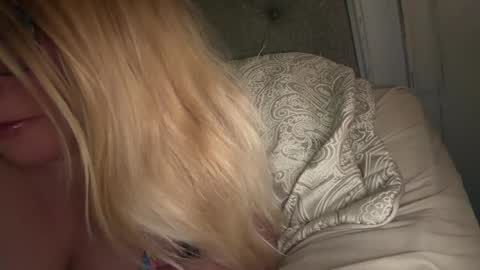 Snapshot of x_dreamgirl_x chatting on 14, 11, 2025 Mariah online show from 14, 11, 2025