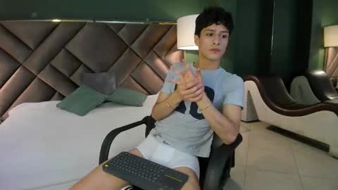 Snapshot of xam_collen chatting on 5, 3, 2026 xam_collen online show from 5, 3, 2026