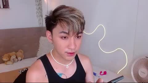 Snapshot of xasianprince4youx chatting on 25, 9, 2025 khris online show from 25, 9, 2025