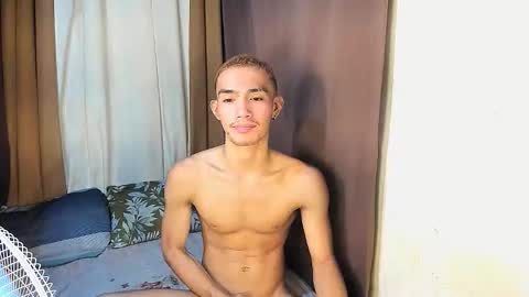 Snapshot of xhornytwink chatting on 6, 5, 2026 xhornytwink online show from 6, 5, 2026