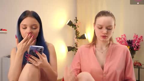 Luna and Lina online show from 9, 11, 2025