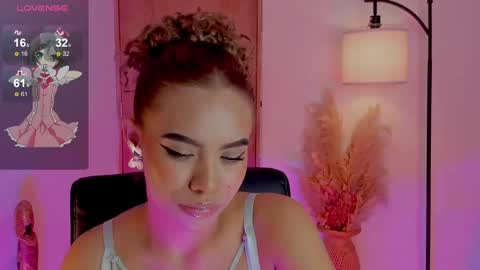 Snapshot of ximena_sotto1 chatting on 27, 12, 2024 camila online show from 27, 12, 2024