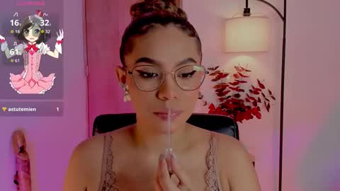 Snapshot of ximena_sotto1 chatting on 26, 9, 2025 camila online show from 26, 9, 2025