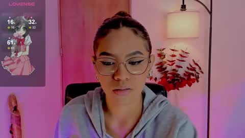 Snapshot of ximena_sotto1 chatting on 12, 10, 2025 camila online show from 12, 10, 2025