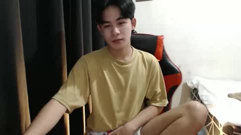 Snapshot of xluminous chatting on 4, 11, 2025 MIKAEL online show from 4, 11, 2025