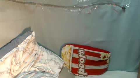 Snapshot of xmaxie_ chatting on 22, 12, 2025 Maxie online show from 22, 12, 2025