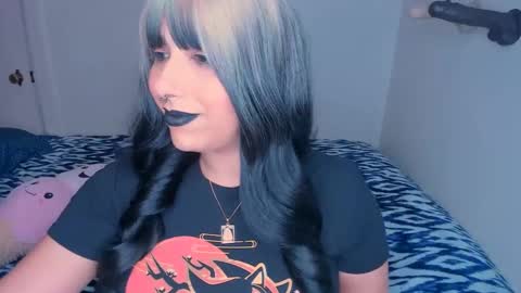 Rae  online show from 5, 1, 2025