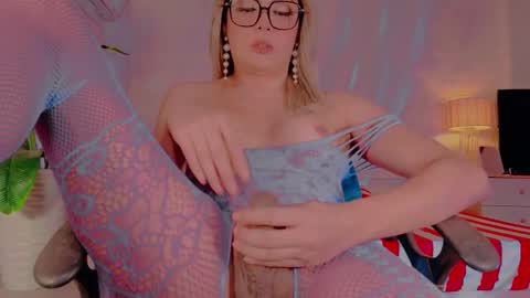 Snapshot of xseductivemichellex chatting on 3, 3, 2025 Michelle online show from 3, 3, 2025