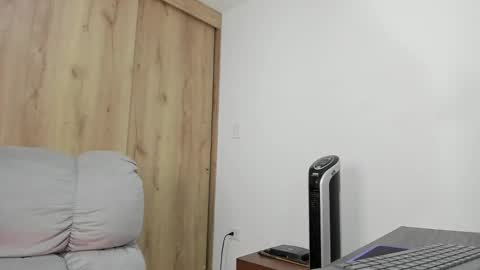 Hellen Sofia instagram hellen5546 online show from 9, 1, 2026