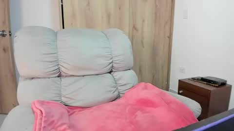 Hellen Sofia instagram hellen5546 online show from 20, 5, 2026