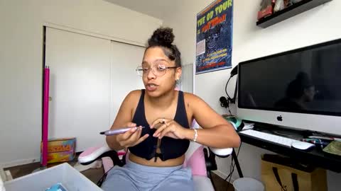 xStarGazingx online show from 19, 9, 2025