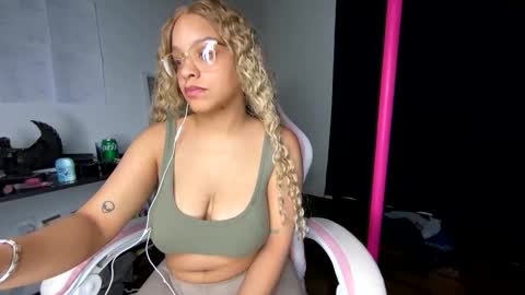 xStarGazingx online show from 13, 5, 2026