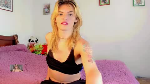 Femboy Exotic online show from 20, 2, 2026