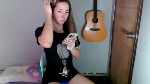 Snapshot of xxinnocentbellaxx chatting on 6, 12, 2024 Dyanna Zulla online show from 6, 12, 2024