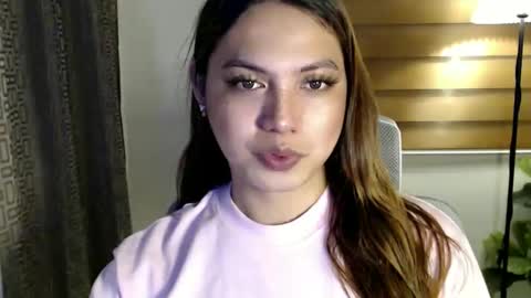 Snapshot of xxjulielovesyouxx chatting on 5, 1, 2025 July online show from 5, 1, 2025