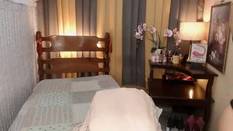 Snapshot of xxxmiss_cathyxxx chatting on 11, 5, 2026 QUEENCY online show from 11, 5, 2026