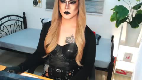 Snapshot of xyournightmarequeenx chatting on 26, 6, 2026 QueenMarina online show from 26, 6, 2026