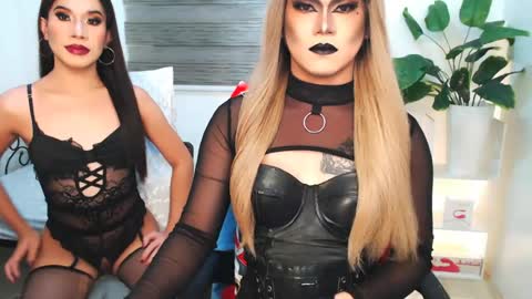Snapshot of xyournightmarequeenx chatting on 12, 7, 2026 QueenMarina online show from 12, 7, 2026