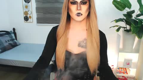 Snapshot of xyournightmarequeenx chatting on 25, 7, 2026 QueenMarina online show from 25, 7, 2026