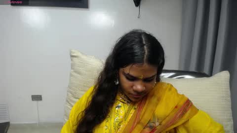 yazhini online show from 7, 4, 2026