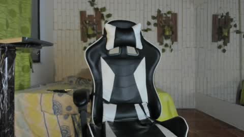 yacksson_lawrence online show from 21, 12, 2024