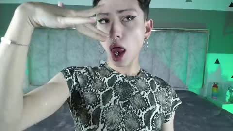Snapshot of yangshy chatting on 7, 5, 2026 YANG online show from 7, 5, 2026