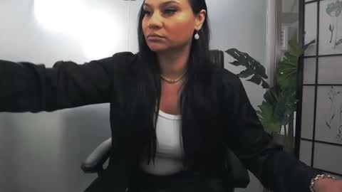 Snapshot of yaraxcox chatting on 17, 6, 2026 Yara online show from 17, 6, 2026