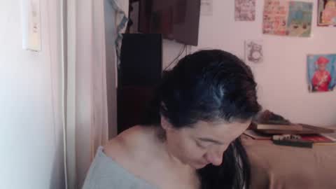 Snapshot of yasmin_love85 chatting on 12, 9, 2025 yasmin_love85 online show from 12, 9, 2025