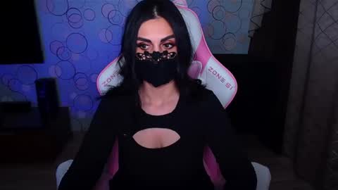 Snapshot of yasmina___ chatting on 17, 12, 2025 yasmina online show from 17, 12, 2025