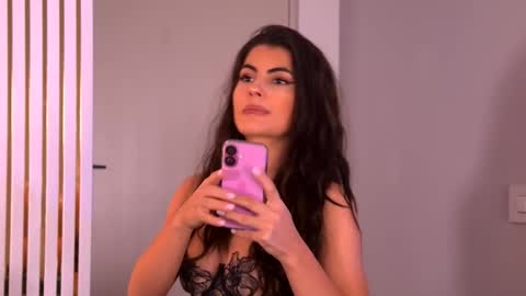 Yasmina  online show from 1, 12, 2025