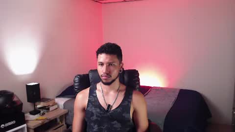 Snapshot of yeff_stone chatting on 5, 8, 2026 yeff online show from 5, 8, 2026