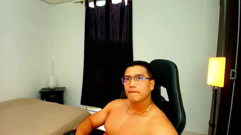 Snapshot of yeico837992 chatting on 19, 12, 2025 YEICO LEVIT online show from 19, 12, 2025