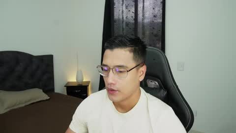 Snapshot of yeico837992 chatting on 21, 12, 2025 YEICO LEVIT online show from 21, 12, 2025