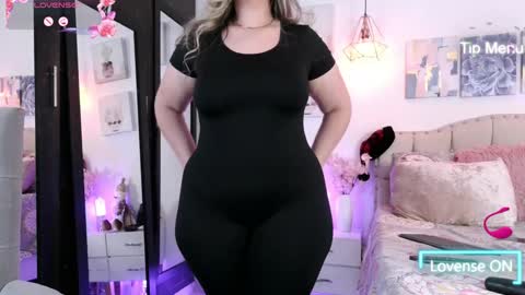 Snapshot of yellow_lily chatting on 4, 12, 2024 yellow_lily online show from 4, 12, 2024