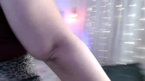 Snapshot of yellow_lily chatting on 11, 1, 2025 yellow_lily online show from 11, 1, 2025