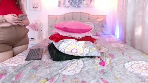 Snapshot of yellow_lily chatting on 4, 3, 2025 yellow_lily online show from 4, 3, 2025