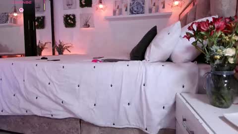 Snapshot of yellow_lily chatting on 25, 9, 2025 yellow_lily online show from 25, 9, 2025