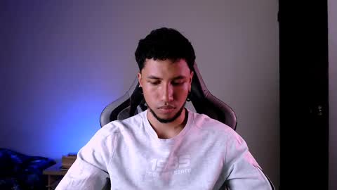 Snapshot of yerfon_s1 chatting on 2, 3, 2025 Yeff ind. model online show from 2, 3, 2025