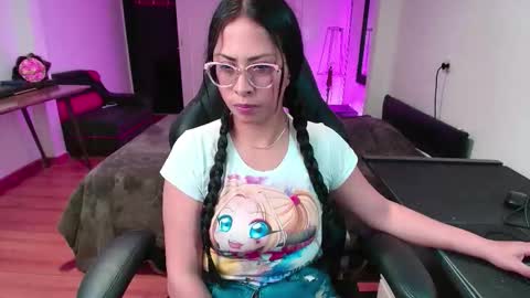 yesie_hot2 online show from 28, 10, 2025