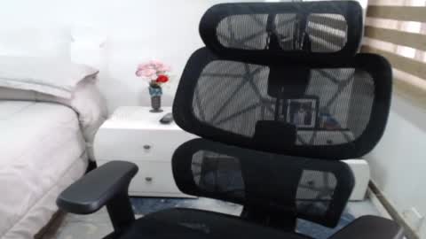 Snapshot of yessilatin chatting on 4, 7, 2026 jessy online show from 4, 7, 2026