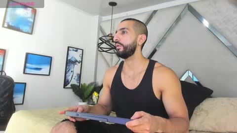 Yiyo online show from 1, 1, 2025