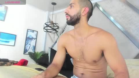 Yiyo online show from 1, 1, 2025