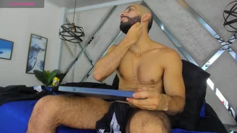 Yiyo online show from 4, 1, 2025