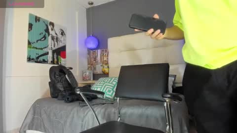 Yiyo online show from 5, 1, 2025